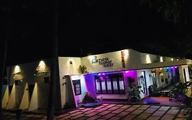 Bathiya Tourist Guest