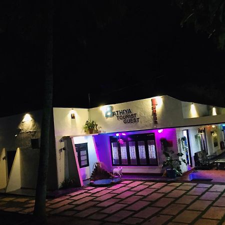 Hotel Bathiya Tourist Guest Anuradhapura Exterior foto
