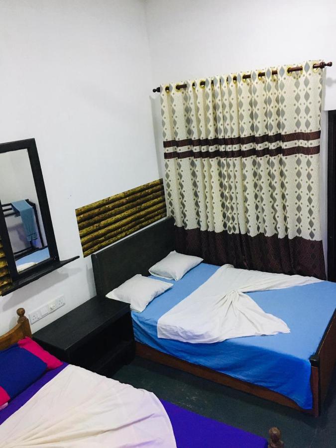 Hotel Bathiya Tourist Guest Anuradhapura Exterior foto