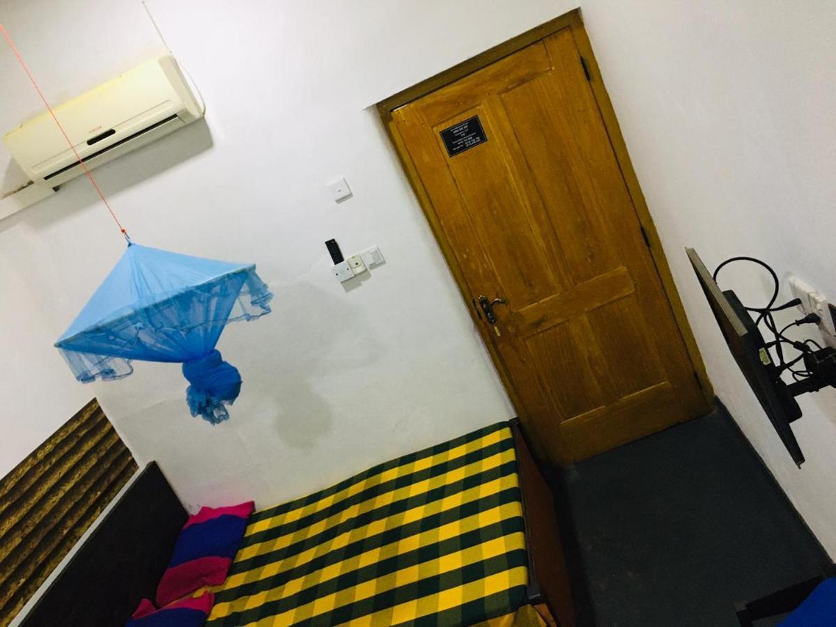 Hotel Bathiya Tourist Guest Anuradhapura Exterior foto