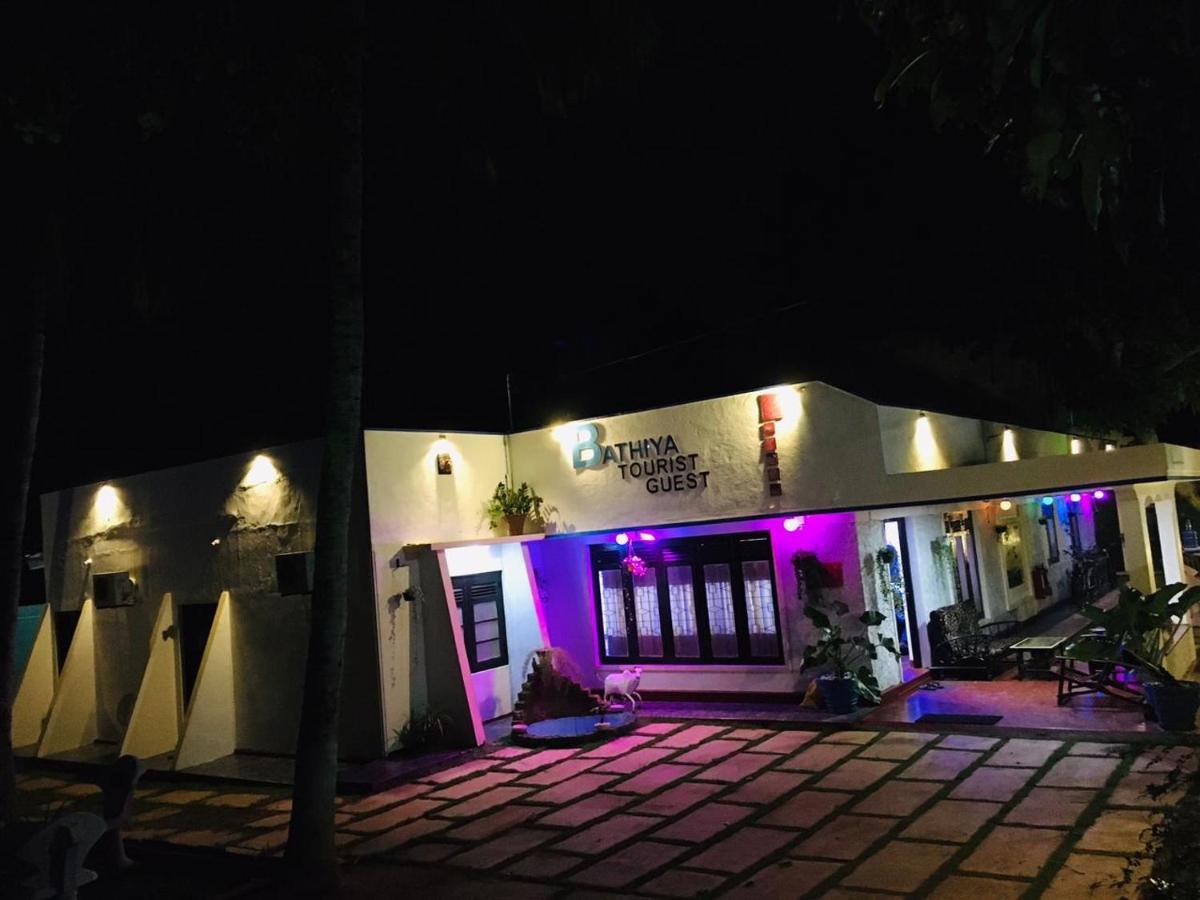 Hotel Bathiya Tourist Guest Anuradhapura Exterior foto