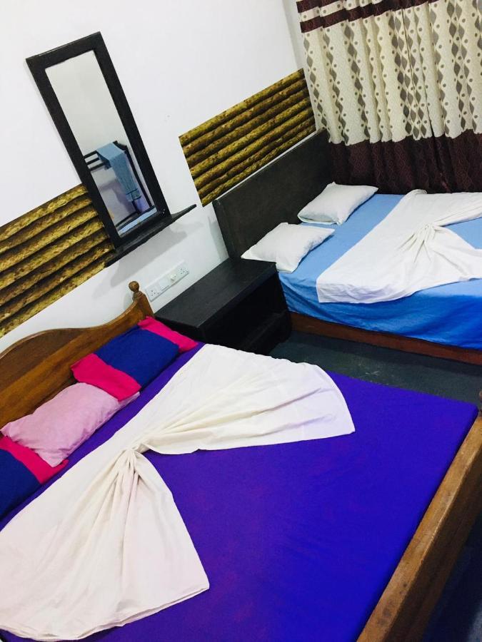 Hotel Bathiya Tourist Guest Anuradhapura Exterior foto
