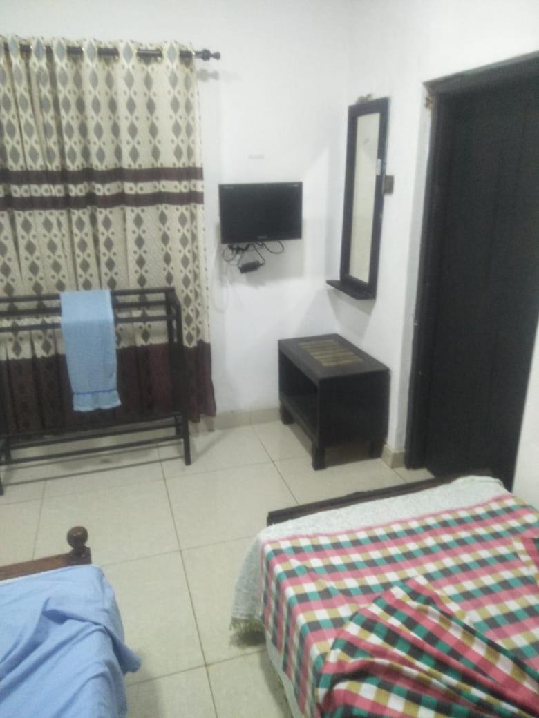Hotel Bathiya Tourist Guest Anuradhapura Exterior foto